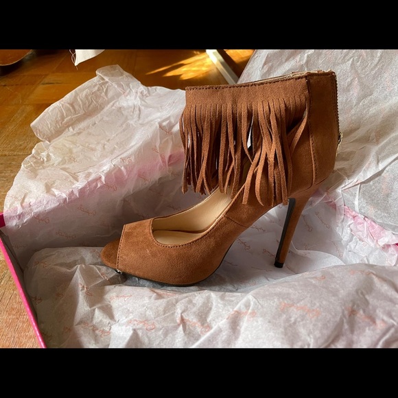 Heels - Picture 3 of 5